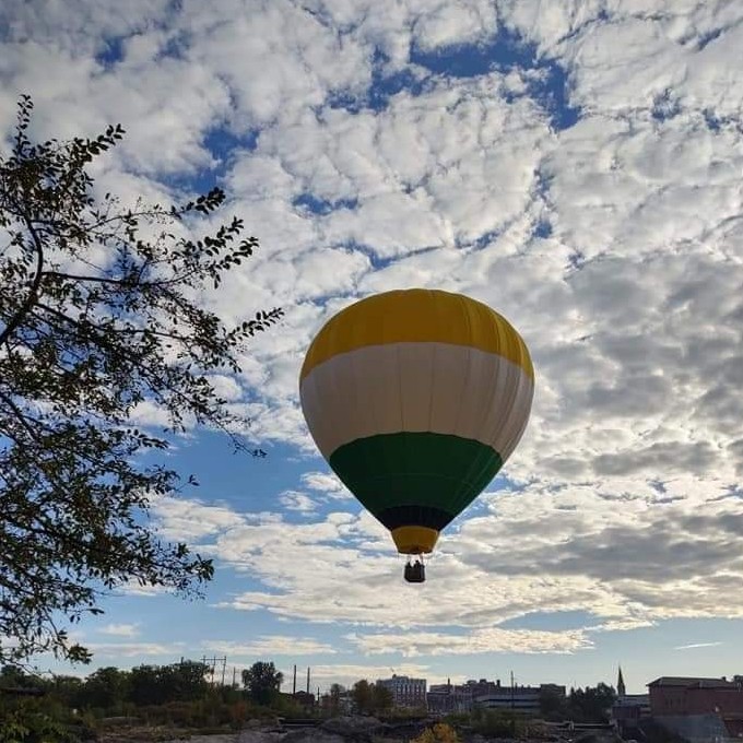gouden Ziek persoon was Romantic Hot Air Balloon Ride in Maine | Virgin Experience Gifts