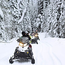 Group Driving on Snowmobiles 