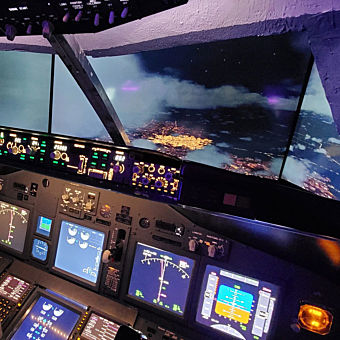 2 Hour Flight in a Boeing 737 Flight Simulator