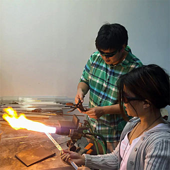 Romantic Glass Blowing Class in Philadelphia Romantic Glass Blowing Class in Philadelphia